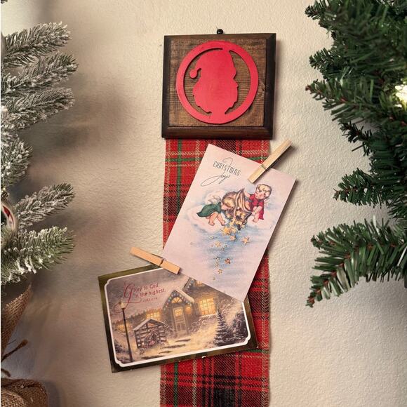 Holiday Christmas Card Holder Red Santa Wooden Topper Plaid Burlap Ribbon - Picture 1 of 4